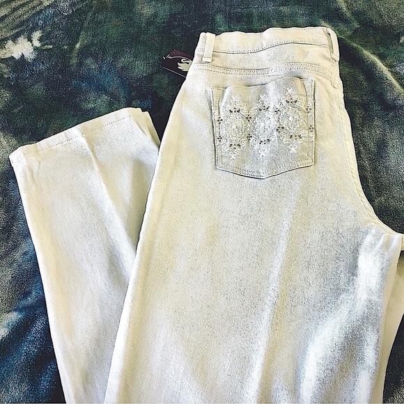 Gloria Vanderbilt Denim - NWT Gloria Vanderbilt Mid-rise Stretch Straight Leg Jeans With Bling Pockets